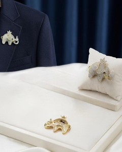 Atractivo y Elegante Broche de Elefante Chapado en Oro con Cristales y Piedras de Zirconia, Pin de Solapa, Joyería para Mujeres y Hombres, Ideal para Bodas - Product Image 2