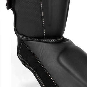 Nouvelles protections de tibia de football de qualité supérieure pour hommes et usage décontracté, protège-tibias en plastique et streetwear unisexe, différentes couleurs - Product Image 5