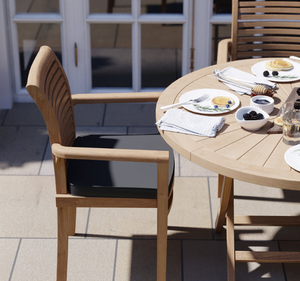 Juego de Mesa de Comedor Redonda de Madera de Teca Sólida para Exteriores, 4 Plazas con Sillones, Acabado Natural, Muebles de Jardín y Patio para Villa o Resort - Product Image 5