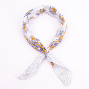 Pañuelo Cuadrado de Algodón con Estampado Floral Amarillo y Azul, Casual, Primavera/Verano, Ligero y Transpirable, Accesorio Unisex - Product Image 4
