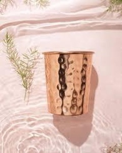 Gobelet en cuivre écologique pour boissons, tasse à eau ayurvédique durable, fournisseur en gros d'exportation en Inde - Product Image 1