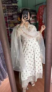 คอลเลกชัน2024เสื้อผ้าผ้าไหมทอระดับพรีเมียมสำหรับปาร์ตี้ Gota patti salwar kameez อินเดีย - Product Image 2