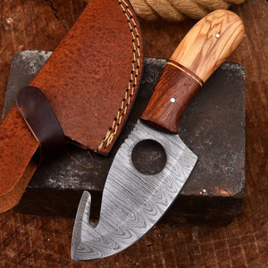 Couteau de chasse en acier Damas de qualité supérieure, couteau à lame fixe pour le camping et la chasse, manche en corne de cerf avec étui en cuir et manche en bois - Product Image 4