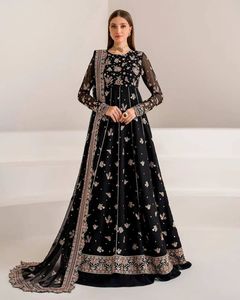 Robe Anarkali avec ensemble Sharara pour femmes, tenue ethnique élégante avec dupatta, parfaite pour les mariages, les occasions festives et spéciales - Product Image 1