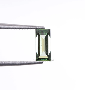 โอเอ็ม เจ็มส์ แกรนด์ แบ็กเก็ตต์ คัท ซินธ์ติก แล็บ กรอว์น แฟนซี คัลเลอร์ 1.5 กะรัต HPHT CVD รับรองโดย IGI สำหรับทำเครื่องประดับ - Product Image 3