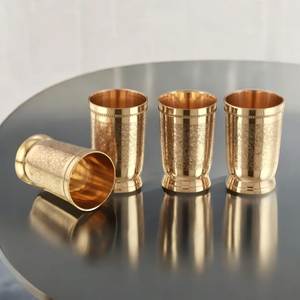 Verre à eau en laiton fait main, design épuré, idéal pour la maison, le bureau, l'hôtel, le restaurant, le bar, la cuisine, les mariages, ou comme cadeau. - Product Image 5