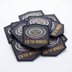 Écussons brodés hexagonaux personnalisés pour carrosserie de camion, vente en gros, fabricant de badges artisanaux en vrac - Product Image 1
