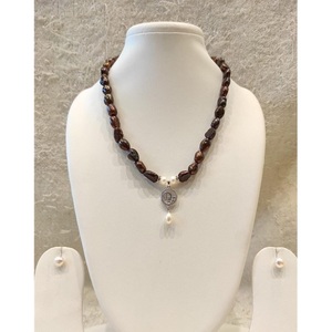 Ensemble collier et boucles d'oreilles en nacre de qualité supérieure pour femmes, collection pour mariage - Product Image 1