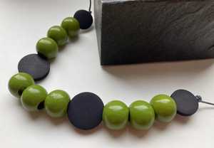 Geometric <b>Green</b> Resin <b>Beaded</b> <b>Necklace</b> Unisex Casual Statement Jewelry Gift - Product Image 2