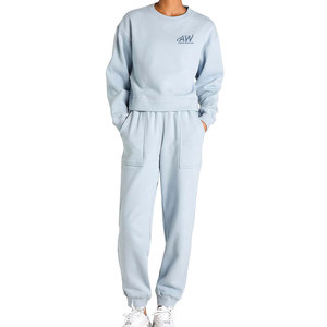 Ensemble de survêtement en molleton doux de qualité supérieure pour femmes, vêtements essentiels pour l'hiver, fabriqué au Pakistan, en vente - Product Image 1