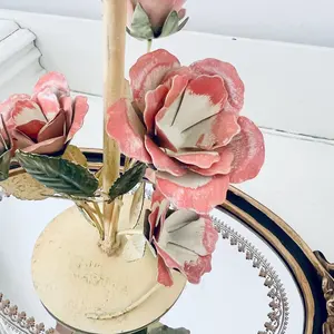 Bougeoir en métal de qualité supérieure Design durable et élégant pour la décoration intérieure des salons Noël Prix de gros disponibles - Product Image 4