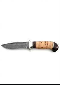Outil de terrain artisanal personnalisé en acier Damas, manche en écorce de bouleau empilé, garde en laiton - Product Image 2