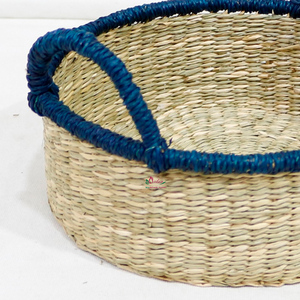 Cesta de Almacenamiento Redonda de Mimbre Rústico, Tejida a Mano, Ecológica, Moderna, con Ribete Azul y Asas - Product Image 4