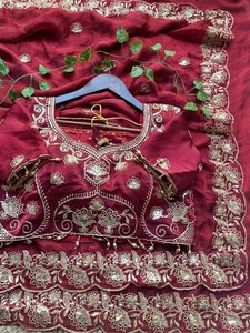 Sari en satin Royal Aura, Sari en satin Golden Bloom, Sari en satin Diamond Drape, Sari en satin brodé Signature - Product Image 4