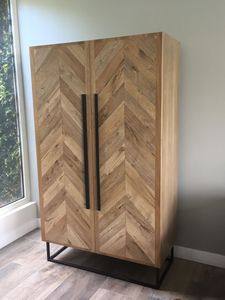 Mueble de Almacenamiento Decorativo Redondo Art Deco de Lujo, Hecho a Mano, con 2 Puertas y 2 Cajones, Diseño Tallado en Resina Sólida para Sala de Estar - Product Image 3