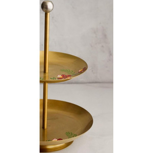 Soporte para pasteles de metal dorado de dos niveles hecho a mano con detalles florales pintados, varilla central y un mango superior redondo para servir. - Product Image 6