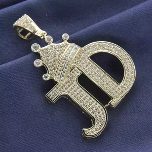 Pendentif en argent plaqué avec initiale JD, couronne classique pour enfants, diamant rond de 3 carats - Product Image 4