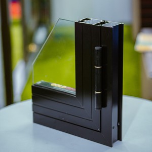 Portes et fenêtres en aluminium Shalumi couleur noire mate avec service de coupe - Product Image 3