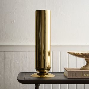 <b>Unique</b> metal flower <b>vase</b> expressing creative excellence ideal for enhancing rooms with fashionable metallic accent - Product Image 3