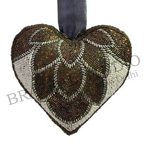 บราซีล สตูดิโอ งานแฮนด์เมด ผลิตภัณฑ์รักษ์โลก ผ้ากำมะหยี่ ผ้าซาติน ประดับลูกปัด ปักลาย ตกแต่งต้นคริสต์มาส ขนาด 4 นิ้ว 10 ซม. ผลิตตามสั่ง สีทอง จากโรงงาน - Product Image 6