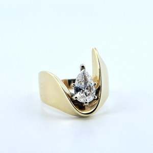 Unique Design 1.02CT VS1 Pear Cut Lab Grown Diamond <b>Statement</b> <b>Ring</b> 10K Solid Gold Fine Wedding Party Surprise Gift for Bride - Product Image 2