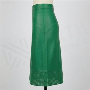 Jupe trapèze en similicuir pour femme, taille haute, longueur genou, verte unie, design minimaliste, ourlet perforé - Product Image 3