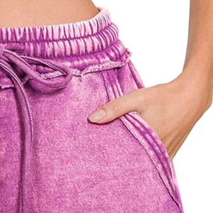 Shorts tendance streetwear délavés pour femme en coton épais avec logo personnalisé, séchage rapide et respirant, vente en gros - Product Image 6