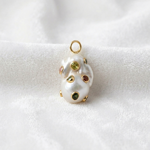 Pendentif en perle baroque avec pierres précieuses multiples, breloque en perle d'eau douce irrégulière, perle statement en laiton plaqué or - Product Image 3