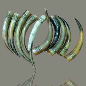 Corne à boire viking extra-large de luxe, fabriquée à la main en corne de bœuf, à prix avantageux - Product Image 5