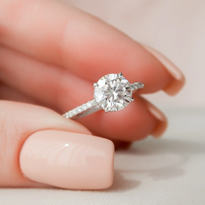 แหวนเพชรทรงกลมเจียระไนแบบบริลเลียนต์ ทอง 14K ชุบโรเดียม เครื่องประดับชั้นดีสำหรับผู้หญิง - Product Image 1