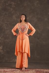 ชุดคุรตีแบบยาวประดับตกแต่งอย่างสวยงาม สีพีชอ่อน - Product Image 3