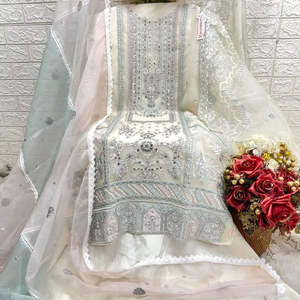 Ropa festiva para Eid: Traje de organza bordado con trabajo manual elaborado, forro de santoon y dupatta. Un atuendo llamativo. - Product Image 1