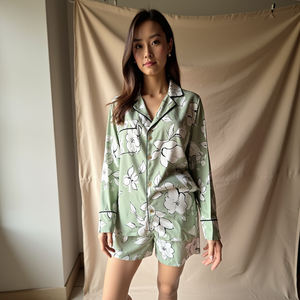 ชุดชุดนอนลายกลีบดอกไม้กระดานชนวนสำหรับเด็กผู้หญิงชุดชุดนอนสั้นพร้อมเสื้อวิสคอสแบบมีสายและกางเกงขาสั้นลายดอกไม้เอวยางยืดสำหรับผู้หญิง - Product Image 4