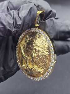 Colgante de León de Lujo en Oro Sólido de 18K con Moissanita de Corte Brillante Redondo y Engaste de Bisel, Amuleto Masculino con Temática Hip Hop - Product Image 4