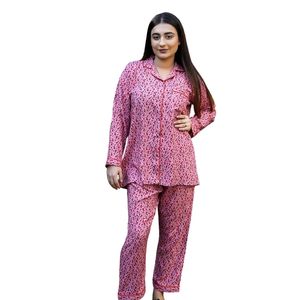 Ensemble pyjama en satin rose à imprimé floral pour femme, chemise à manches longues boutonnée et pantalon assorti, vêtements de nuit doux et confortables, vêtements de détente, OEM - Product Image 1