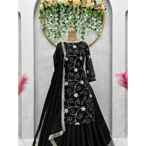 Top con cintura imperio y corte en A, lehenga y dupatta: el look perfecto para fiestas. - Product Image 4