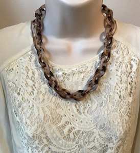 Stylish <b>Resin</b> <b>Craft</b> Chunky Chain Pendant Necklace Oversized Statement Jewelry Handmade Lightweight Fashion Accessories for Women - Product Image 1