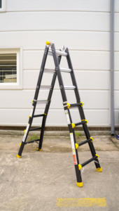 บันไดอลูมิเนียมอเนกประสงค์ EN131 VIETLADDERS NIKAWA ขนาด 12 ฟุต 12 ขั้น รับน้ำหนักได้ 300 กก. แบบพับได้ เหมาะสำหรับใช้ในโรงแรม - Product Image 6