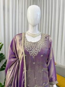 Ensemble Salwar Kameez pour femmes, brodé violet, avec dupatta en soie, coupe classique, vêtements indiens et pakistanais - Product Image 3