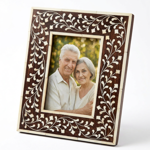 Marco de Fotos Rústico Hecho a Mano, Venta al por Mayor, Personalizado OEM ODM, Marco Rectangular de Madera con Incrustaciones de Hueso y Diseño Floral, para Uso Doméstico y Comercial - Product Image 1