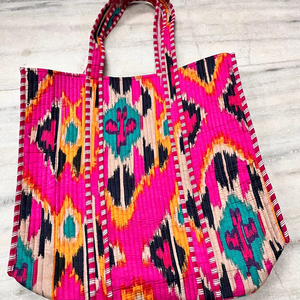 Bolso de Mano de Algodón Acolchado Hecho a Mano en India, con Cierre de Cremallera y Diseño de Puntos - Elegante y Sostenible - Product Image 1