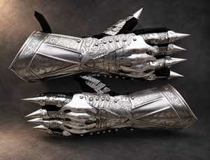 ถุงมืออัศวินยุคกลาง ทำจากเหล็กกล้าไร้สนิม ชุบเงิน  แบบโบราณ  แกะสลักลวดลายประณีต  ตกแต่งด้วยหนามแหลม  สามารถปรับแต่งได้ - Product Image 2