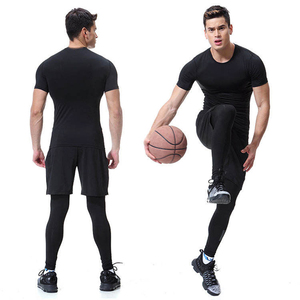 ชุดออกกำลังกายผู้ชาย 3 ชิ้น แบบกระชับ แห้งเร็ว เสื้อแขนสั้น กางเกงขาสั้น กางเกงรัดรูป สไตล์นักกีฬา ยืดหยุ่นสูง ชุดออกกำลังกาย - Product Image 3