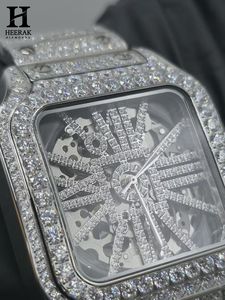 Montre-bracelet de luxe pour homme, personnalisée, en gros, entièrement sertie de diamants, style Santos, cadran squelette automatique, en acier inoxydable - Product Image 3