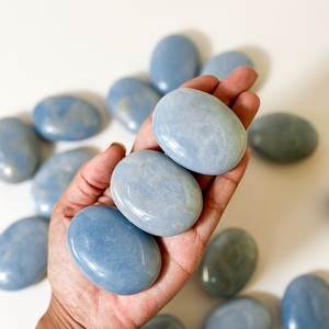 Pierre de palmier ovale naturelle en angelite, sculptée à plat, polie à la main, pierre précieuse bleue, Feng Shui, méditation, Reiki, énergie des chakras - Product Image 5