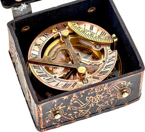 เข็มทิศทองเหลืองโบราณนาฬิกาแดดพร้อมนาฬิกาแดดตกแต่งเคสหนังสำหรับกีฬาของขวัญวันเกิดสำหรับเขาหรือเธอ - Product Image 1