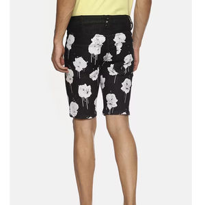 Shorts pour hommes de qualité supérieure, longueur genou, style streetwear, logo personnalisé imprimé par sublimation, tissu doux, service OEM disponible - Product Image 2