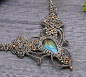 Collar Boho de Macramé con Colgante de Mariposa, Perla de Agua Dulce, Cordón Encerado Gris, Detalles de Cobre, Ajustable, Venta al Por Mayor - Product Image 6