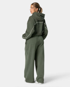 Ensemble de survêtement pour femme en molleton 100 % coton, couleur unie, style streetwear, écoresponsable, avec sweat à capuche oversize et pantalon de survêtement à jambes larges, personnalisable avec logo - Product Image 4