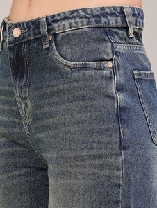 Jeans ajustados de cintura media para mujer, estilo vintage, pintados a mano, de algodón, en azul y negro, hasta la rodilla - Product Image 5